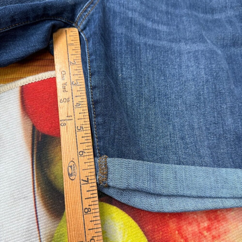 Sonoma Womens Size 10P Blue Denim Bermuda Shorts Cuffed Stretch Everyday Wear - Picture 6 of 8
